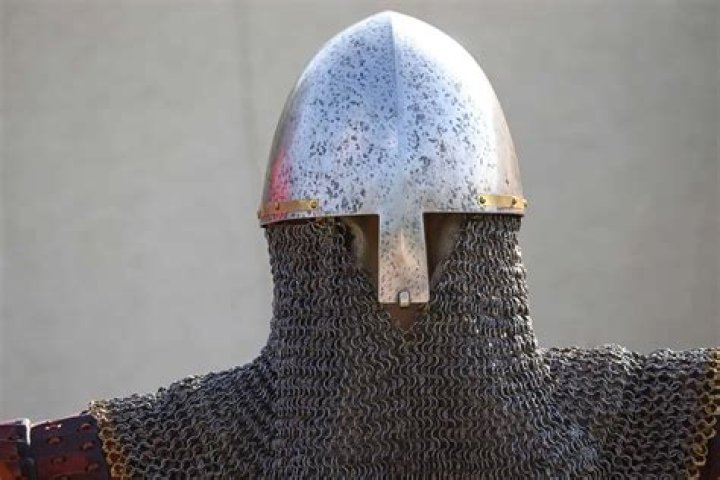 Can a katana cut through chain mail?
