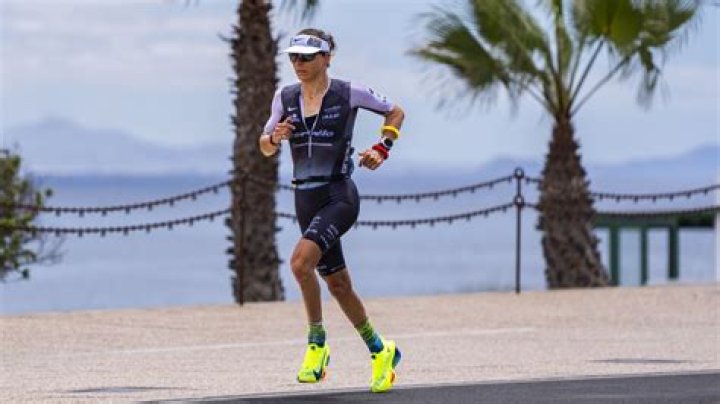 Can you wear headphones in a triathlon?