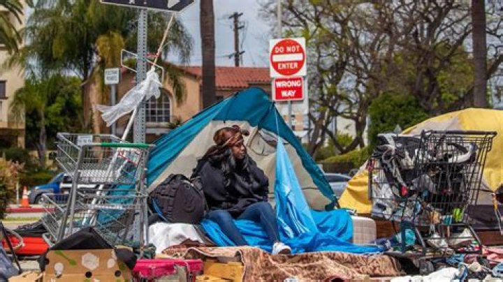 Do the homeless in California receive benefits?