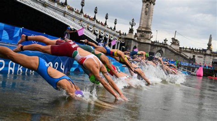 Do triathlon athletes pee themselves?