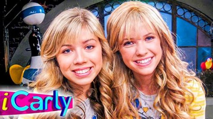 Does iCarly have a sister?