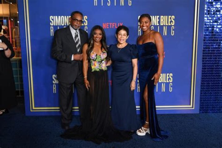 Does Simone Biles have a relationship with her siblings?
