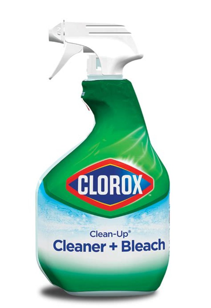 Does toilet cleaner bleach clothes?
