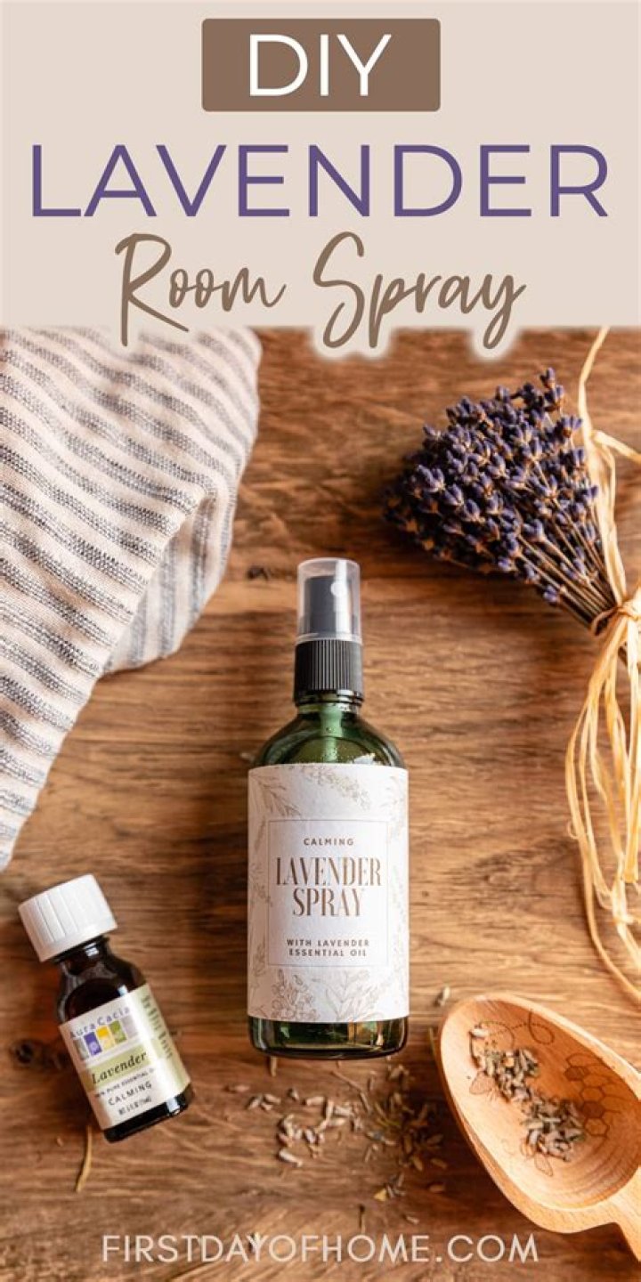 How do you make lavender peppermint spray?