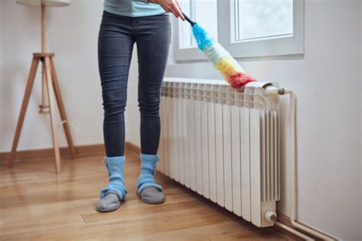 How does Mrs Hinch clean radiators?