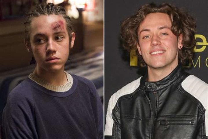 Is Fiona and Carl from Shameless related?