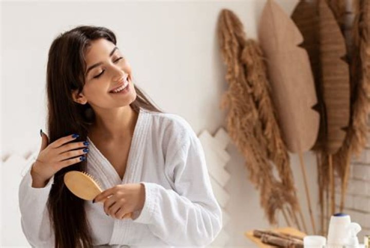 Is hair stronger wet or dry?