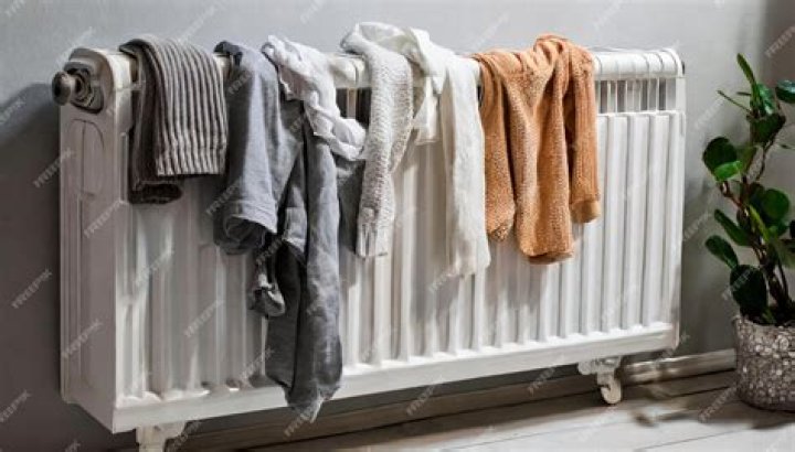 Is it OK to put wet clothes on radiators?