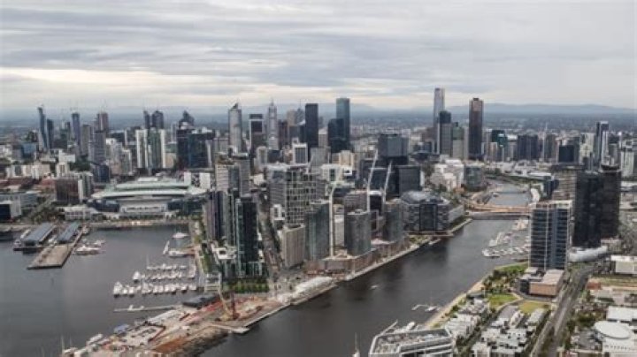 Is Sydney CBD bigger than Melbourne CBD?