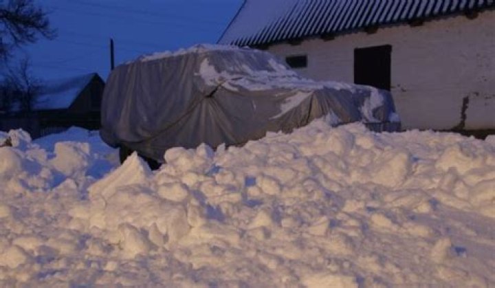 Should I put a tarp over my car in winter?