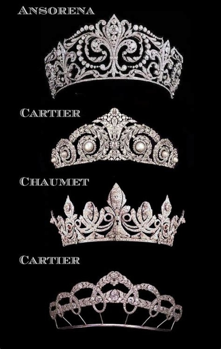 What's the difference between a crown and a tiara?