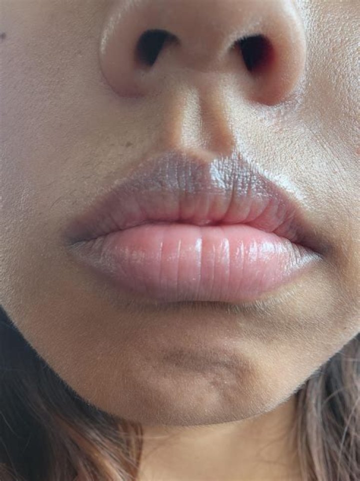 What are two toned lips?