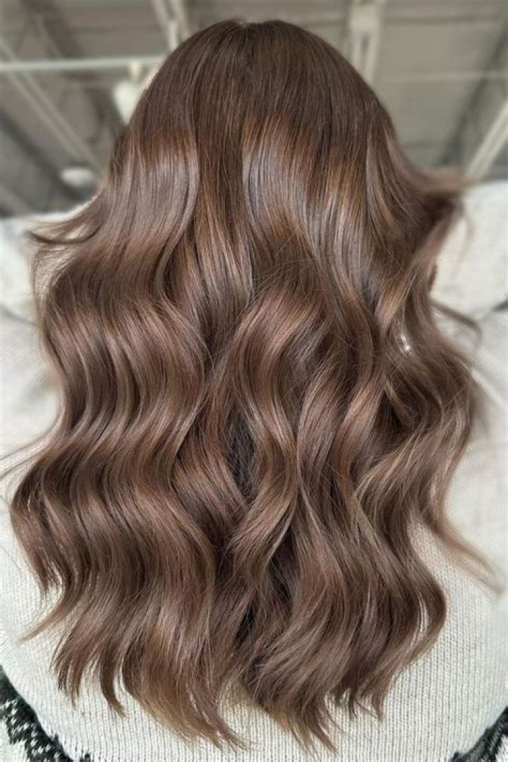 What color is mocha brown hair?
