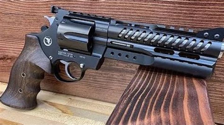 What has more stopping power 45 or 357 Magnum?