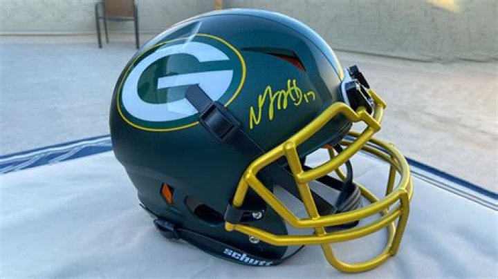 What helmet does davante Adams wear?