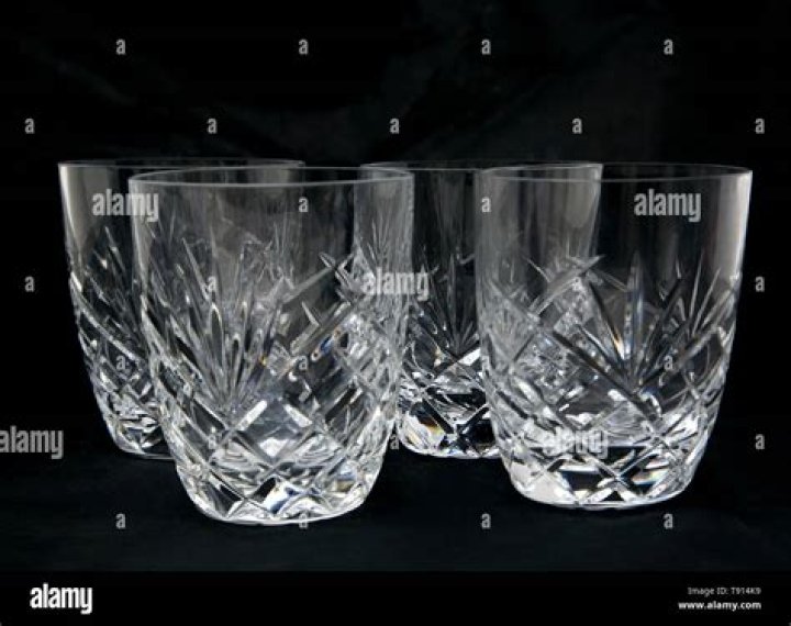 What is the difference between lead crystal and glass?