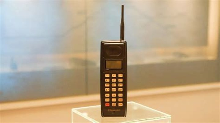 What is the oldest Samsung phone?