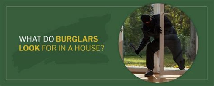 What kind of house do burglars target?