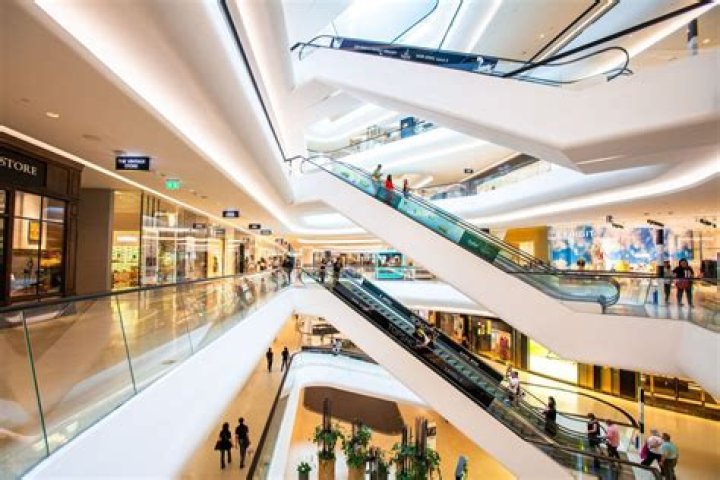 What makes a shopping mall successful?