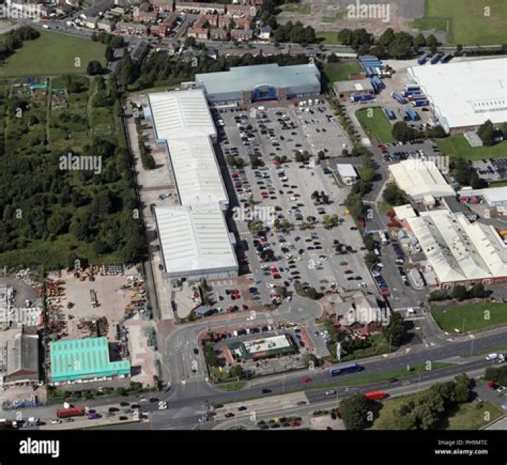 When was Aintree retail park built?