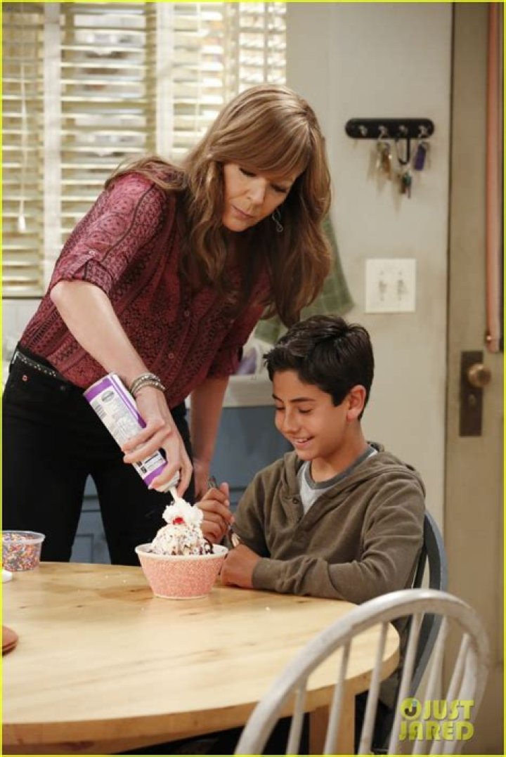 Who does Christy end up with on Mom?