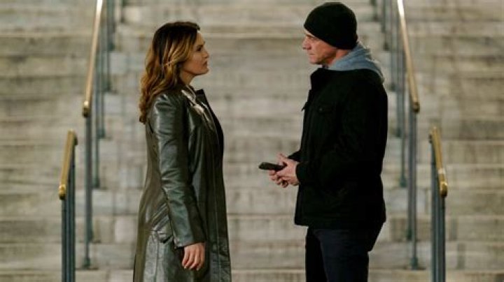 Why does Elliot leave SVU?